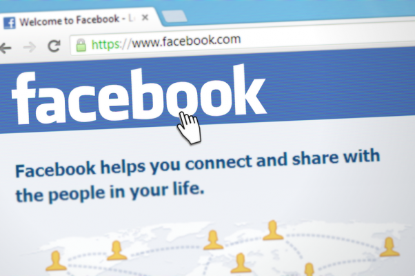 ¿Cómo reportar una página en Facebook?