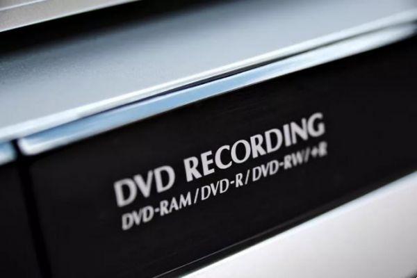 Cómo conectar una grabadora de DVD a un televisor